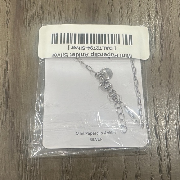 The Sis Kiss Silver Mini Paperclip Anklet - Picture 2 of 3